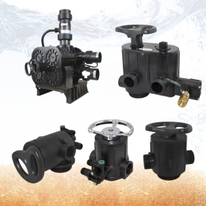 Colección de válvulas manuales de 5 posiciones para tratamiento de agua, ideales para uso industrial, mostradas en un fondo de agua y partículas de arena doradas.